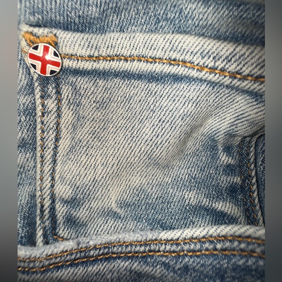 Hudson Beth Mid Rise Baby Bootcut Jeans
Size 30 | Inseam 32” | Rise 9.25” - Picture 10 of 11